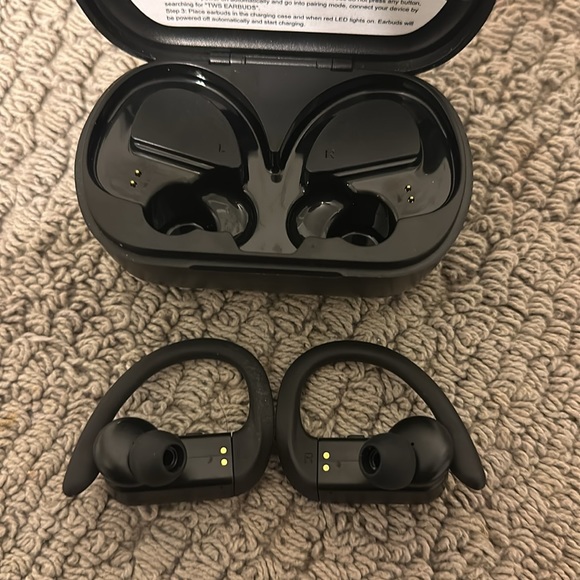 Earbuds - Picture 6 of 8